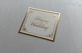 細かい柄の箔押しとエンボス